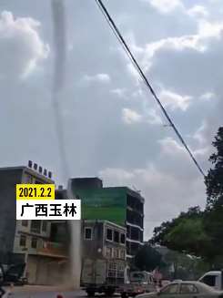 广西博白县现数十米高"尘卷风" 专家：与龙卷风不同，破坏力有限