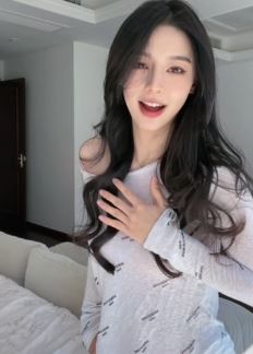 网红小姐姐「猪婆」休闲穿搭居家浅跳  网友：美若天仙