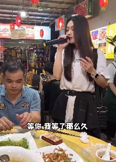 「金钰晨」小姐姐免费点歌时刻，走心演唱《等你等了那么久》！网友：可以出U盘了！