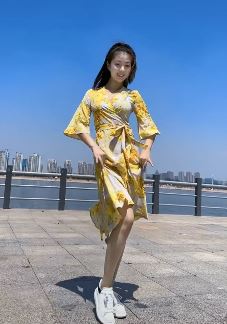 甜美小姐姐「十六」穿黄色战袍跳踢踏舞 网友:久违的舞蹈