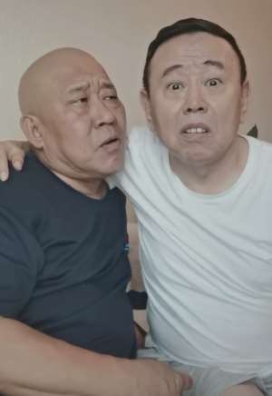 杜旭乐、潘长江同框拍搞笑视频 互说对方长的丑