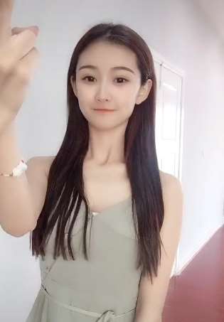 可爱的girl想找个对象，喜欢可以到抖音上给她留言！