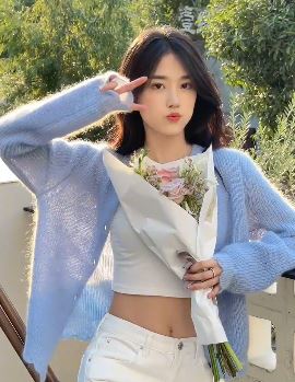 迷人小姐姐「潘敏」分享户外日常 ,问:天冷了谈个恋爱取暖吗?