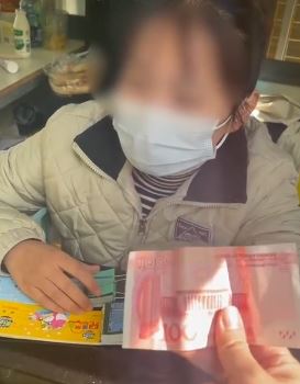 郑州一景区拒收现金 游客拍视频取证