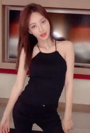 一位有魅力的姑娘，你有没有被吸引呢?