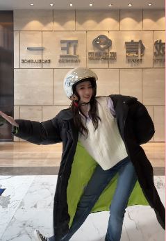 徐璐魔性律动舞上热搜 网友：谁家的宝这么可爱！