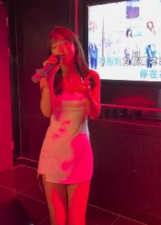 可爱小姐姐「大钱」ktv深情演唱《不是因为寂寞才想你》 网友:很陶醉的感觉