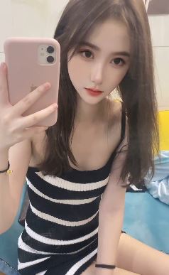 如果你好色的话,这位美女小姐姐肯定是你的菜!
