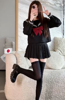 小姐姐「林晚晚」试穿不同国家女高校服，来看看你最喜欢哪一款