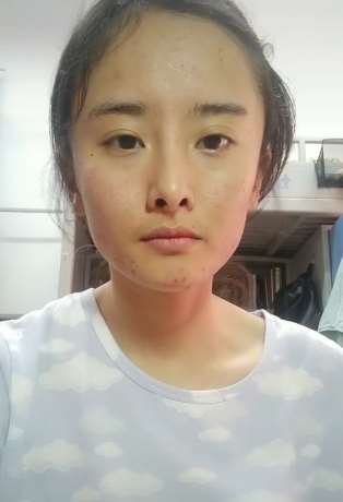 素颜女孩长相神似杨幂，你觉得像不像呢？