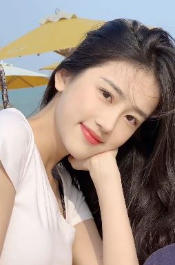 高颜值小姐姐「潘敏」时尚穿搭户外太阳 网友:好一个阳光女孩啊