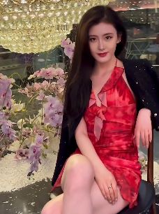 极品御姐「水水淼」穿红色短裙秀玉腿 网友:简直美到爆炸