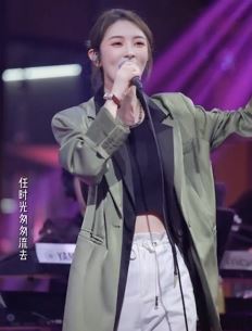 网红歌手「小柴柴」走心翻唱经典老歌《我只在乎你》,又甜又美又好听!