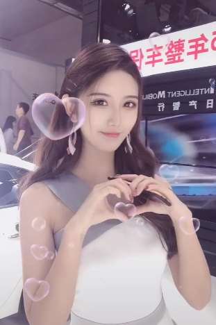 漂亮的车模小姐姐,这么美你心动了吗?