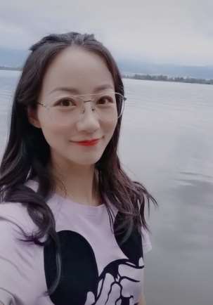 明星日常：韩雪到邛海游玩 与大家分享这里的美景！