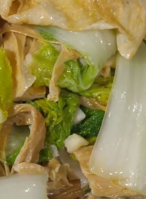 枣阳美食：青菜炒油豆皮 清脆爽口口感好！