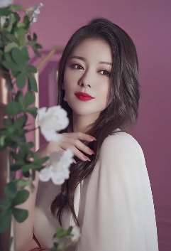 小姐姐网名"爱唱歌的美美酱"，论气质绝对不输一线女星