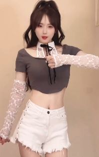 纯欲小姐姐「陈雅汐丫」问:今天38°   可以跟你“热恋”吗?