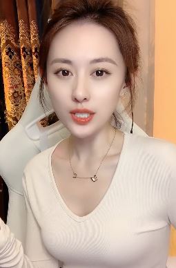 快手气质美女「小可妹」cover歌曲《谁不是》