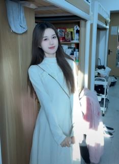 气质小姐姐「LLLna3」大学寝室秀穿搭,今天的look打几分?
