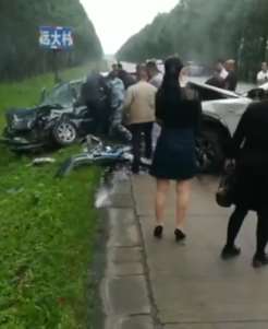 黑龙江发生一两车相撞车祸，其中一辆车司机当场身亡