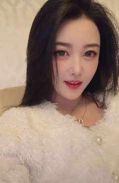 漂亮姐姐耍"流氓"，镜头前的你有没有被吻到呢？