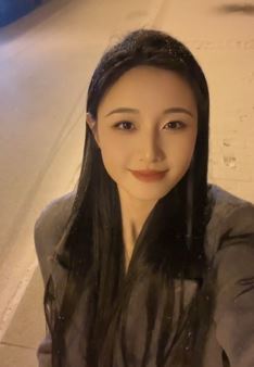 哈尔滨小姐姐「十七舟」分享下雪天街头随拍 网友:长的真精致