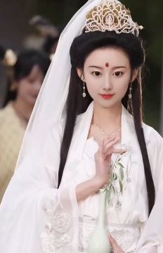 好看小姐姐「我叫珍珍」手拿玉净瓶扮观音菩萨,你觉得像不像呢?