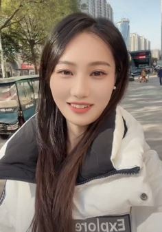 甜美小姐姐「Baby颖颖」分享到寺庙求签的两个愿望,来听听你能否帮她实现