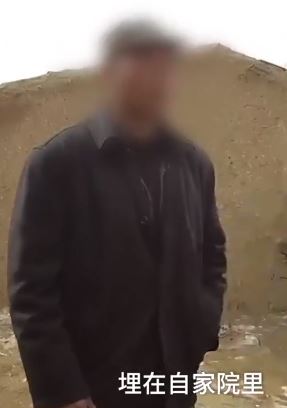 65岁老人把七万元埋自家院里 半年后忘记埋钱位置