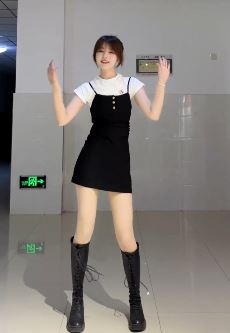 西安小姐姐「葡萄仙子」优雅穿搭跳温柔版whatislove