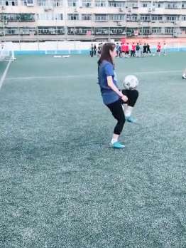 姑娘能有这样的球技实在佩服