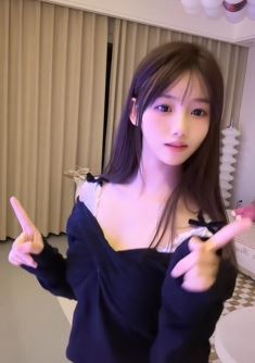 清纯甜美女主播「小晗碎碎念」露肩穿搭居家浅跳