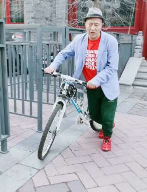 四哥这是要去哪?是不是方向搞错了!