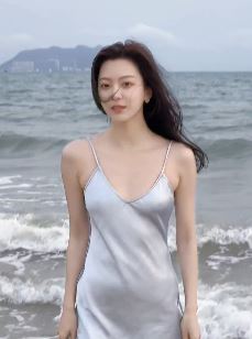 极品御姐「陈梦儿」分享海边随拍  网友：冷眼一看以为金喜善