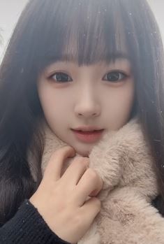 甜美可爱小姐姐「哈哈」分享雪天户外随拍 网友:一种安静的美