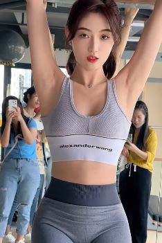 小姐姐「赢赢敲可爱」分享健康日常,这身材女生看了都动心!