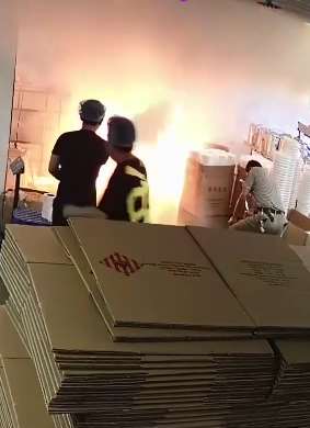 员工打赌医用酒精不能点着 结果放火烧厂被拘留