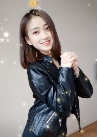 小姐姐这身黑色装扮酷不酷