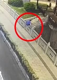 杭州一25岁男子因生活不如意欲跳桥轻重被民警救下