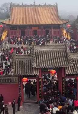 河南太昊陵庙会真热闹 每天约30万人来此祭拜