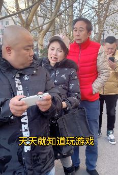 冯巩搞笑:热心帮忙,发现越帮越忙!