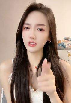 纯欲女主播「墨言」小姐姐居家玩对口型,网友:被你给吸引到,魂都丢了!