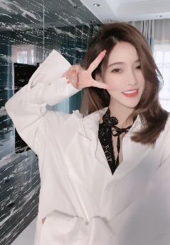 小姐姐自称是"广西第一深情"  网友：我配拥有姐姐的深情么！