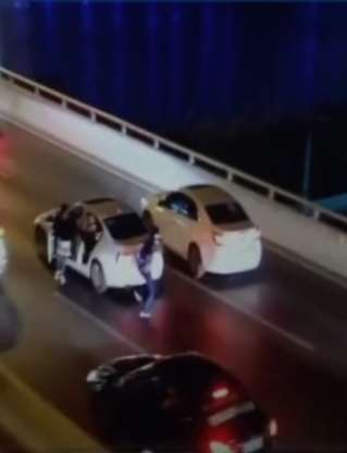 上海一名17岁男孩因被母亲批评后想不开,跳桥轻生