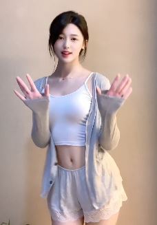 深圳小姐姐「毛毛有毒」纯欲穿搭居家浅跳 网友:这闺女长的真俊