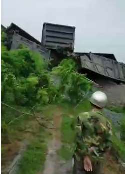 广东湛江一辆货运列车脱轨 ，无人员伤亡