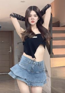 快手美女「小小小谢 」跳变速扭跨舞  网友:绝世尤物!