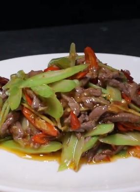 四川小炒代表菜《青菜杆牛肉丝》，你吃过吗?
