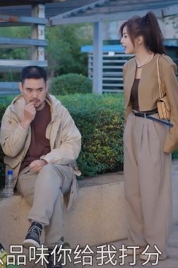 陈翔六点半:王炸和润土坐公交站给2位美女打分,下一秒闺蜜变敌蜜!